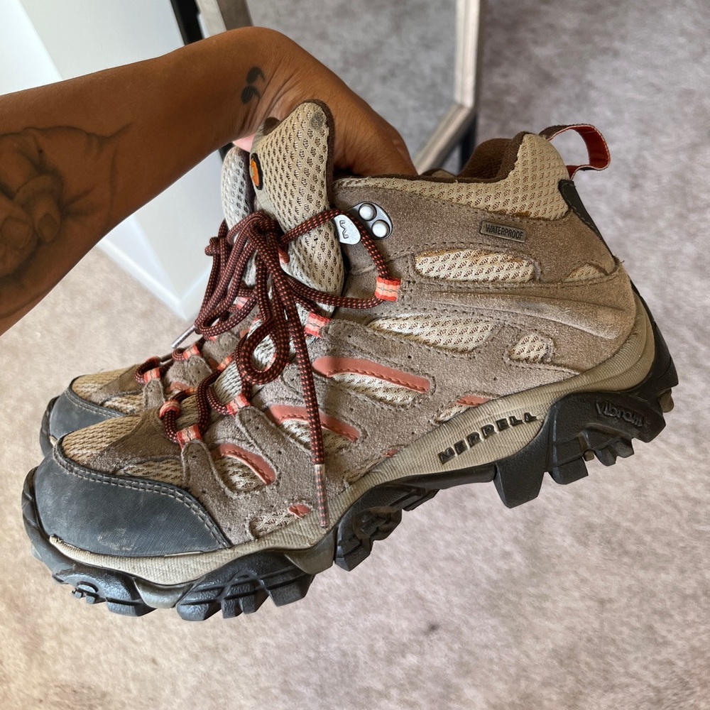 Merrell Moab Women’s Hiking Boots 8.5